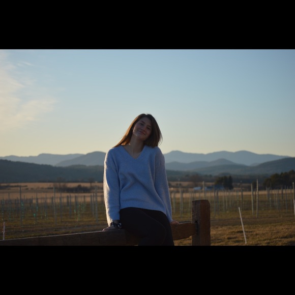 Meet your Posher, Abbey - Picture 1 of 1